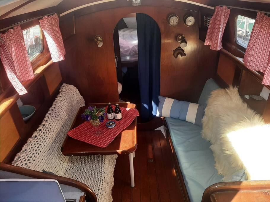 Отель Cosy Sailingboat In Флиссинген Экстерьер фото