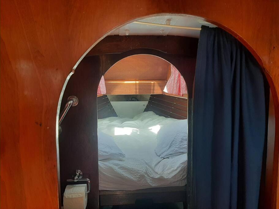 Отель Cosy Sailingboat In Флиссинген Экстерьер фото